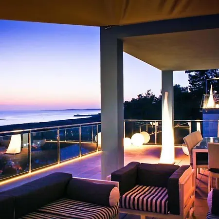 Sleeps 10 Pool Air Con Wifi Villa