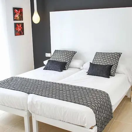 Sleeps 10 Pool Air Con Wifi Son Bou