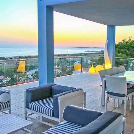 Sleeps 10 Pool Air Con Wifi