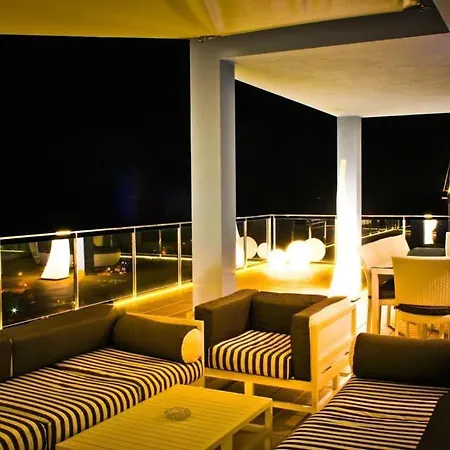 Sleeps 10 Pool Air Con Wifi וילה סון באו