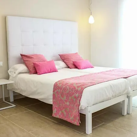Sleeps 10 Pool Air Con Wifi וילה סון באו