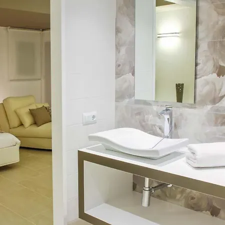 Sleeps 10 Pool Air Con Wifi וילה *